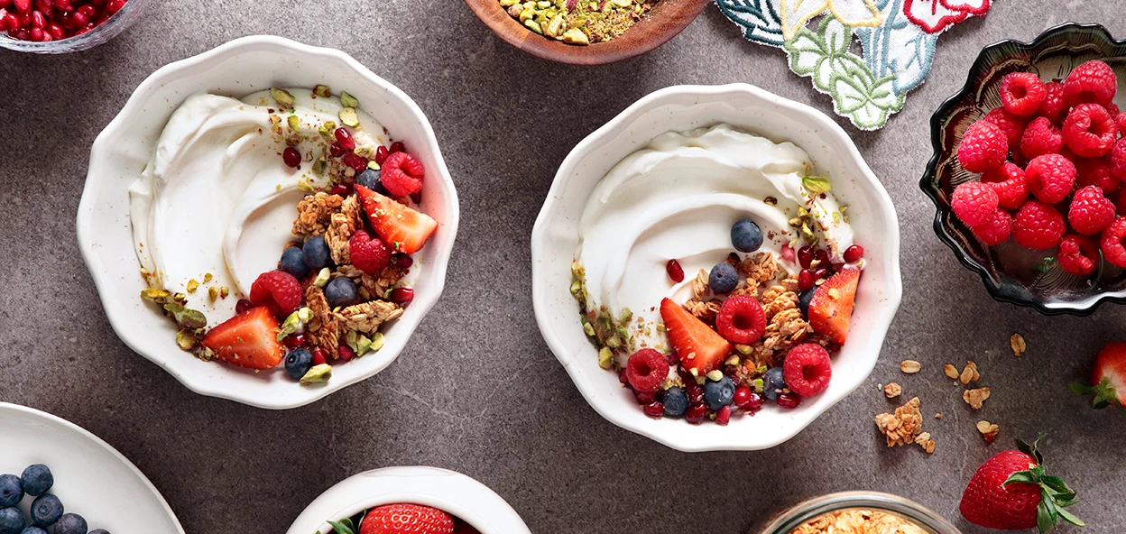 Breakfast yoghurt bowl