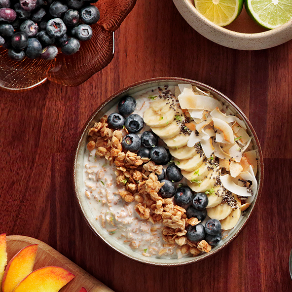 Kefir Bowl with Oats and Fruit