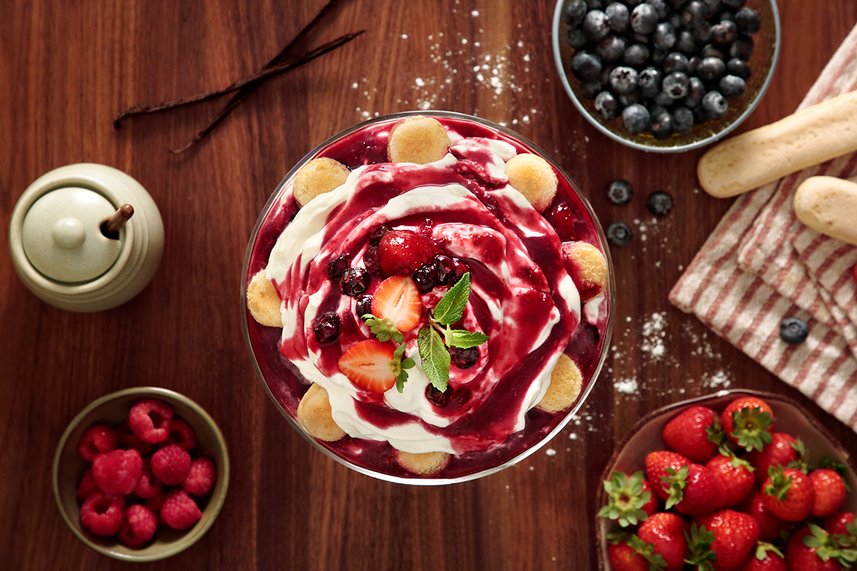 Berry Trifle with yogurt
