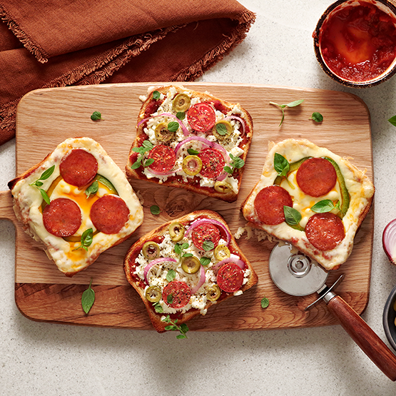 Pizza lava toast με gouda και φέτα  